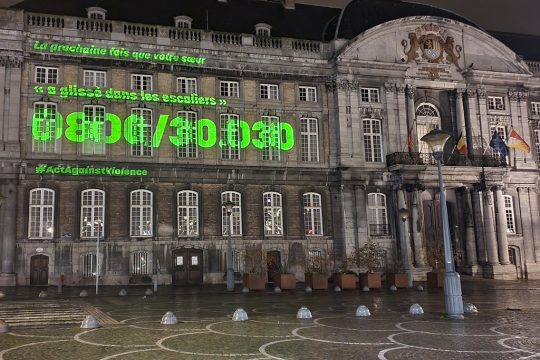 Montagabend wurde die Kampagne "Act against violence" in Lüttich gestartet (Bild: Laurent Cavenati/Belga)