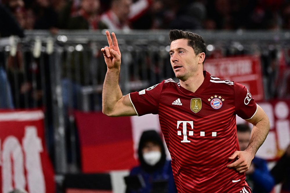 Robert Lewandowski nach dem zweiten seiner drei Treffer (Bild: Tobias Schwarz/AFP)