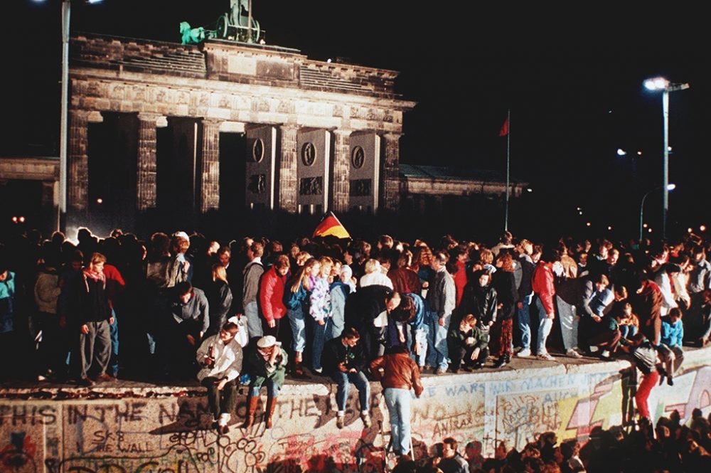 Fall der Berliner Mauer in der Nacht vom 9. auf den 10. November 1989 (Bild: EPA/Lehtikuva)