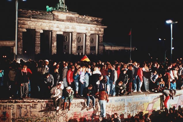 Fall der Berliner Mauer in der Nacht vom 9. auf den 10. November 1989 (Bild: EPA/Lehtikuva)