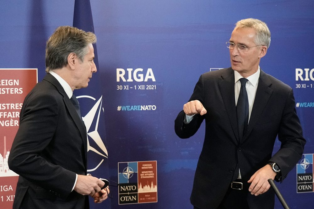 US-Außenminister Antony Blinken (li.) und NATO-Generalsekretär Jens Stoltenberg (Bild: Ints Kalnins/Pool/AFP)