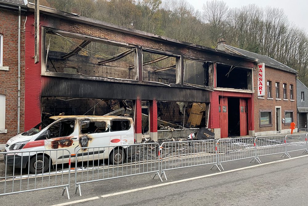 Brand im ehemaligen Möbellager Wansart (Bild: Simonne Doepgen/BRF)