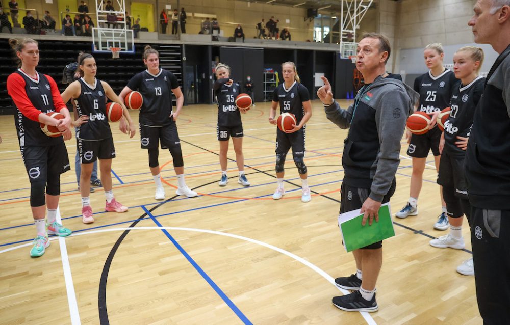 Die Cats bei der Vorbereitung auf das Quali-Spiel (Bild: Virginie Lefour/Belga)