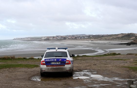 Polizeiwagen an der französischen Nordseeküste