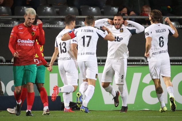Deniz Undav (2.v.r.) war mit einem Dreierpack erneut der Spieler des Spiels bei Spitzenreiter Union Saint-Gilloise (Bild: Virginie Lefour/Belga)