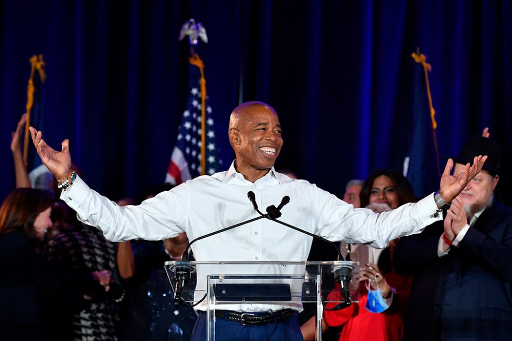 Prognose zufolge wird der Demokrat Eric Adams neuer Bürgermeister von New York City (Bild: Angela Weiss/AFP)