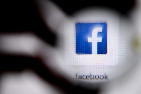 Facebook-Logo und Schriftzug