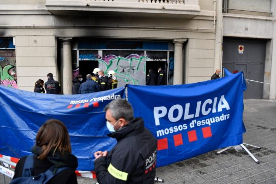 Vier Tote bei Feuer in Barcelona (Bild: Pau Barrena/AFP)