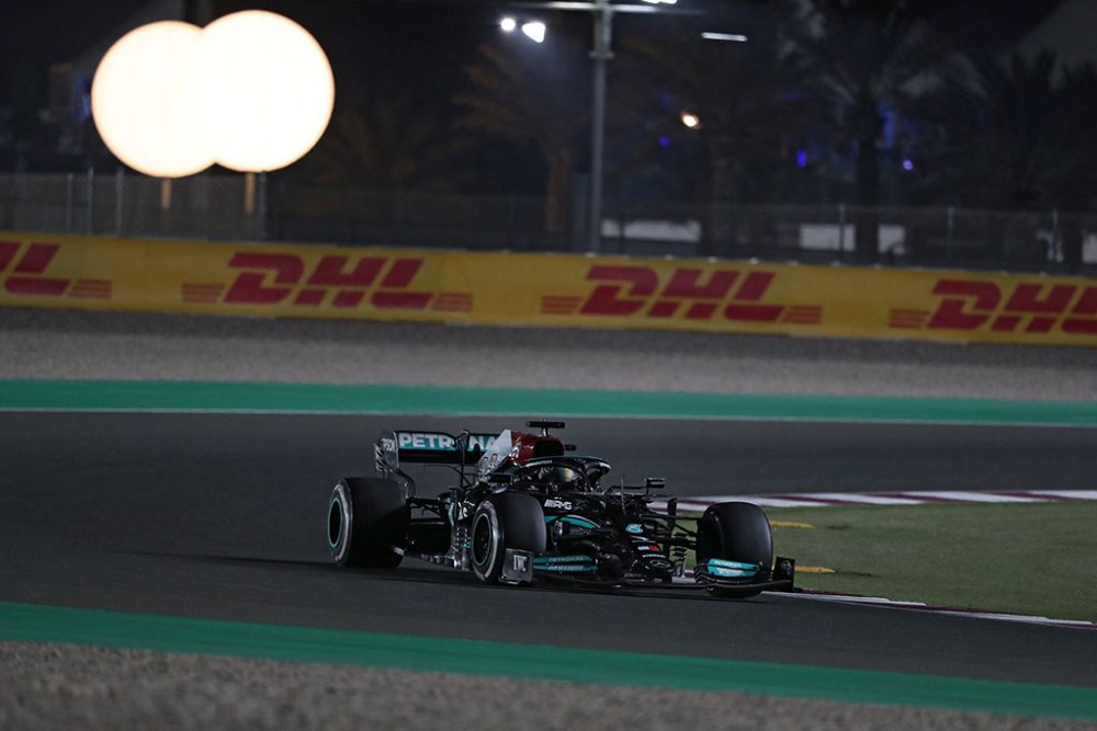 Lewis Hamilton bei der Katar-Premiere (Bild: Karim Jaafar/AFP)