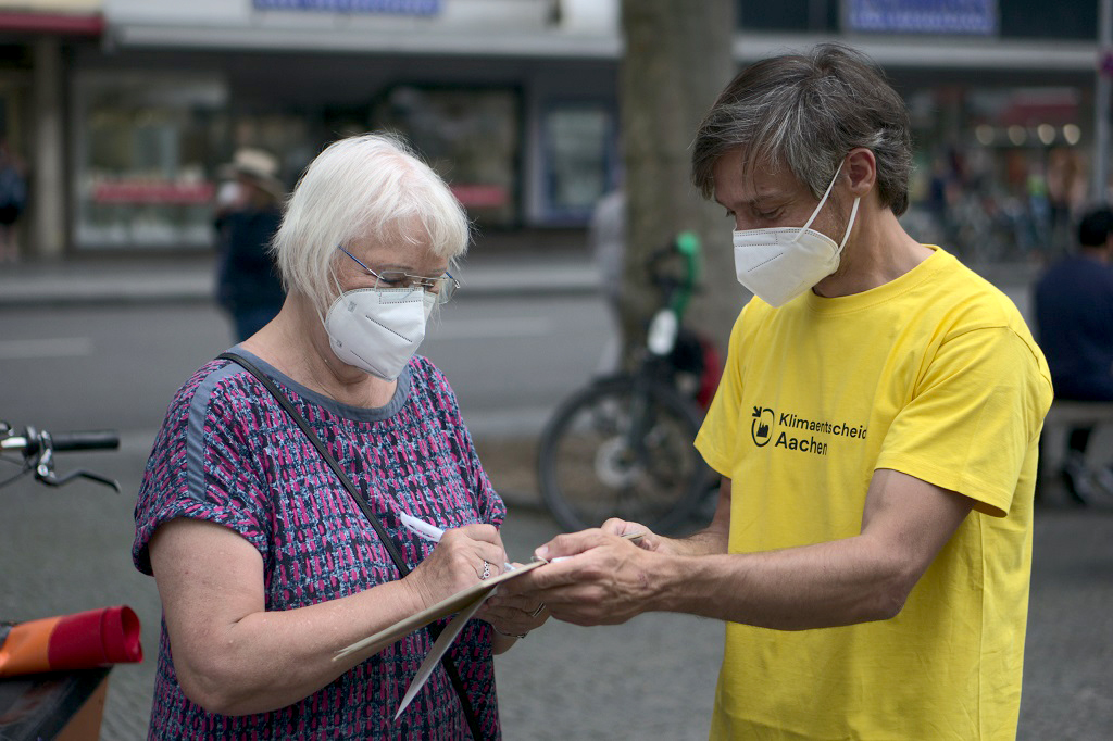 8.000 Aachener haben den Einwohnerantrag für ein klimaneutrales Aachen bis 2030 unterzeichnet