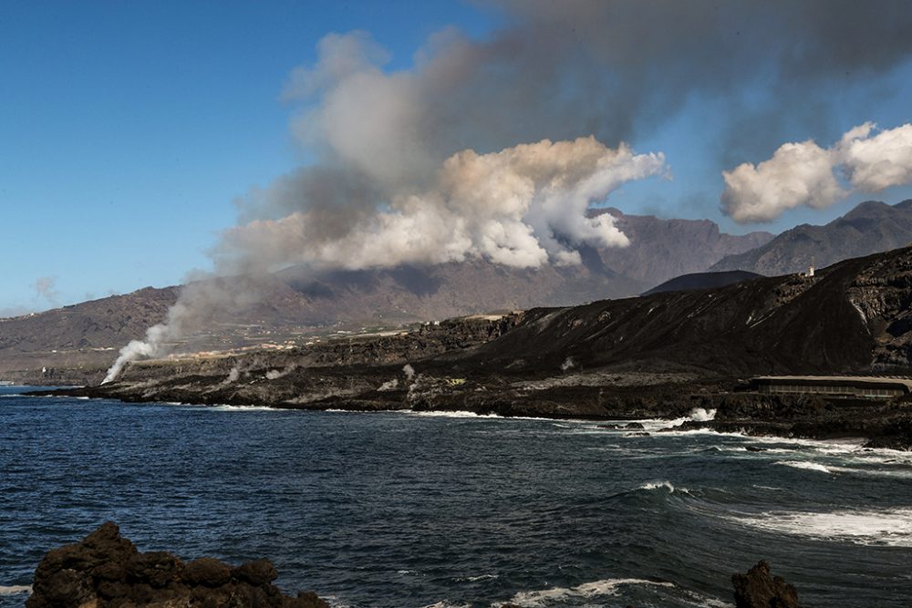 Aschewolke La Palma (Bild: AFP Photo/Luismi Ortiz/Spanish Military Unit (UME))