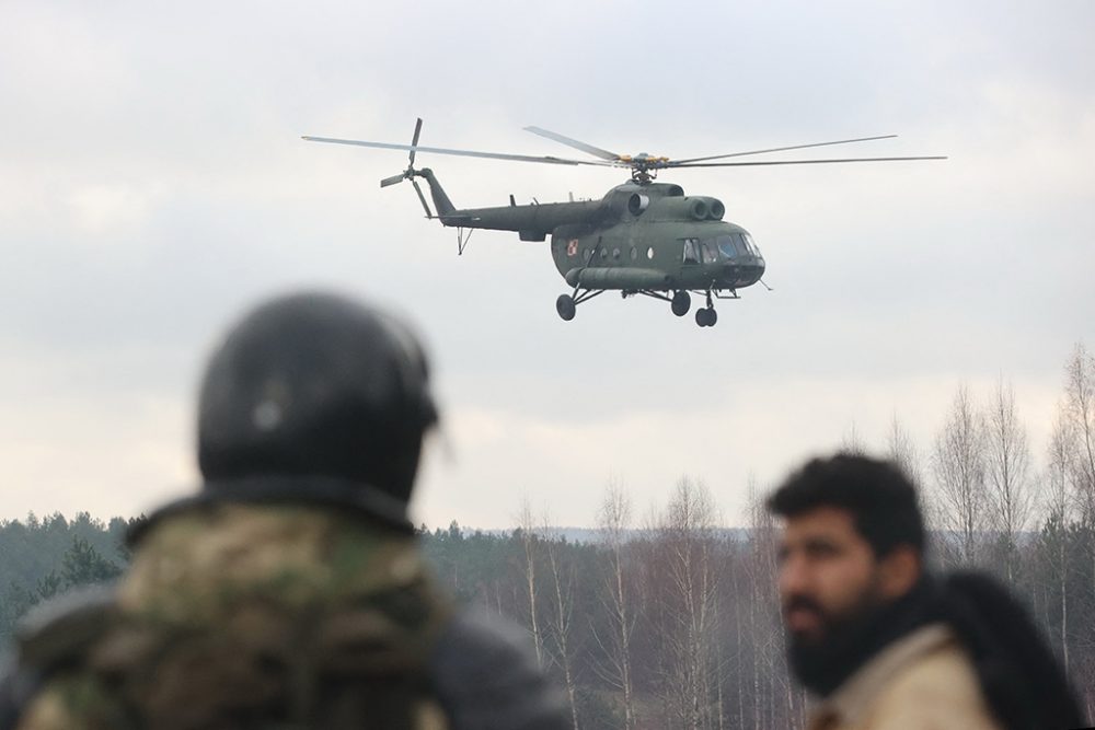 Militärhubschrauber über der Region Grodno an der Grenze zwischen Belarus und Polen am Freitag (Illustrationsbild: Leonid Shcheglov/Belta/AFP)