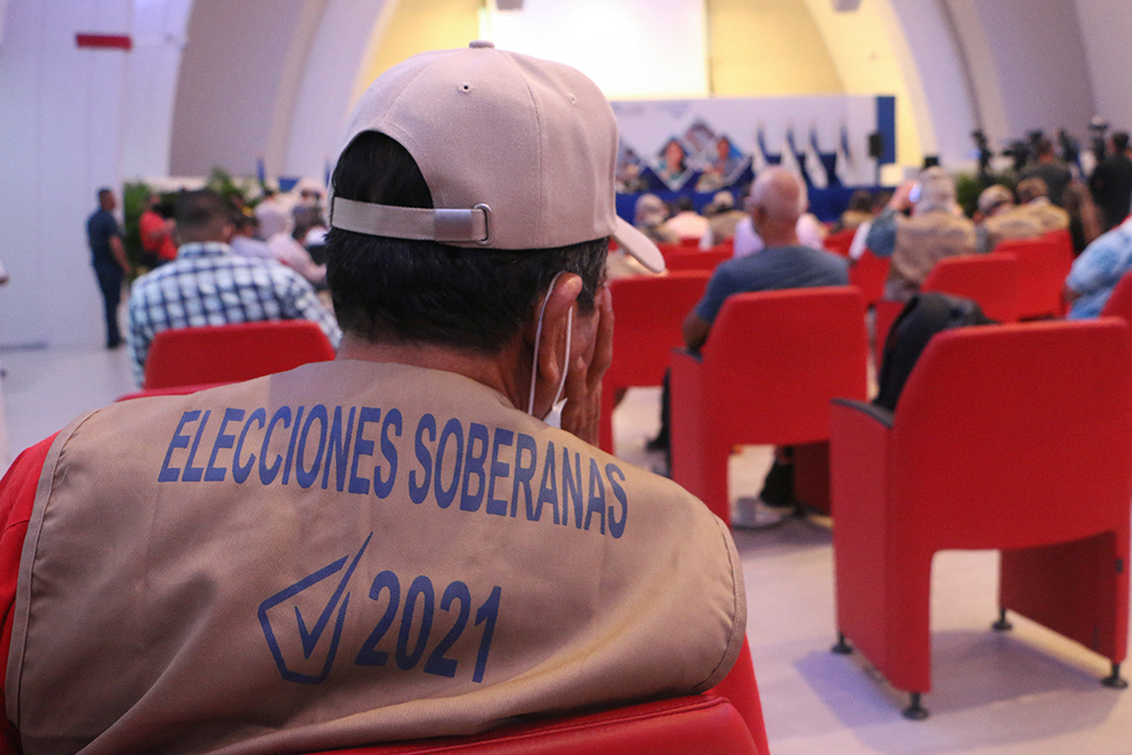 Versammlung für Wahlhelfer in Managua (Bild: STR/AFP)