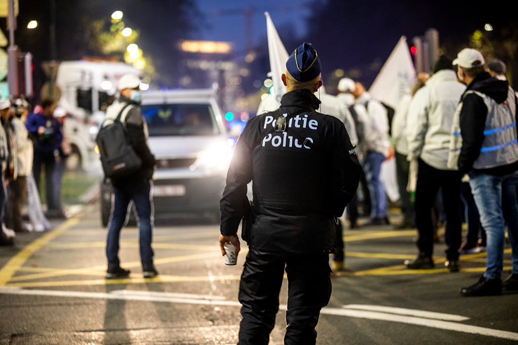 Protestaktion der Polizei in Brüssel (Bild: Hatim Kaghat/Belga)
