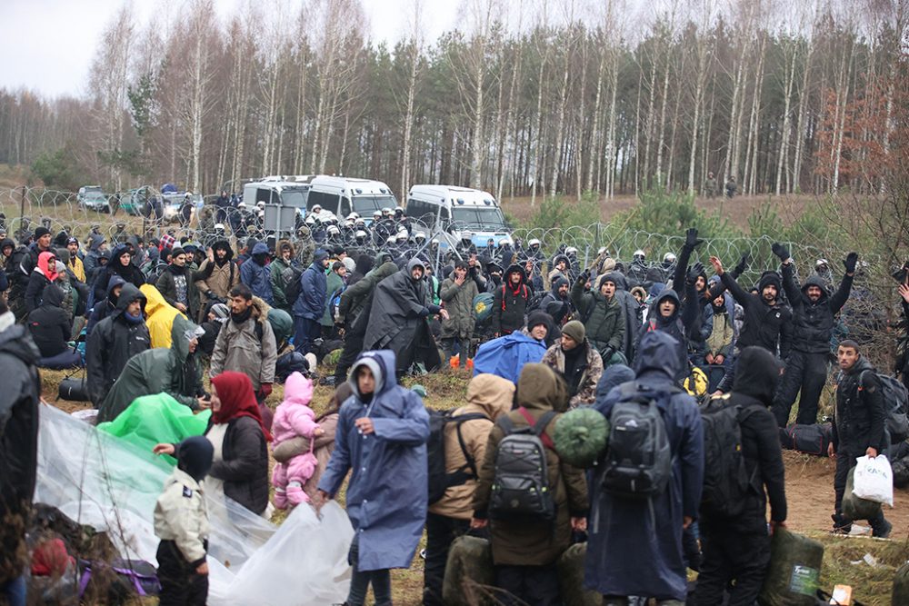 In der Nähe der belarussischen Stadt Grodno versuchten Hunderte Migranten, die Grenze zu Polen zu überqueren (Bild: Leonid Shcheglov/BELTA/AFP)