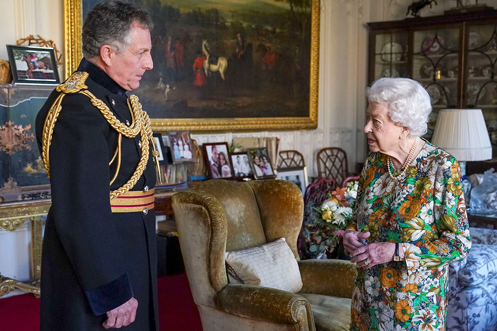Queen Elizabeth II empfing bei ihrer Audienz den General Nick Carter (Bild: Steve Parsons/Pool/AFP)