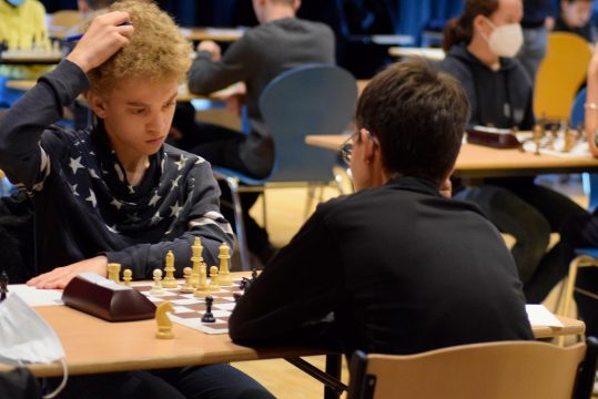 Junge Schachspieler aus der Großregion messen sich im Rapidschach (Bild: Stephan Pesch/BRF)