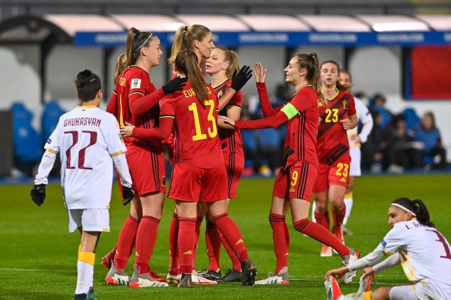 Die Red Flames feiern einen Kantersieg (Bild: David Catry/Belga)