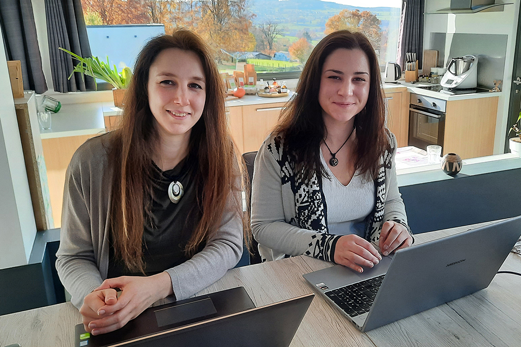 Wendy und Joanna El-Sebaly aus Espeler gründen einen Webshop für regionale Produkte (Bild: Chantal Delhez/BRF)