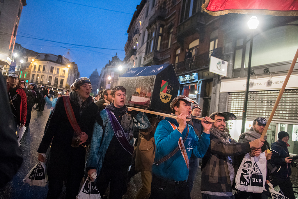 Studenten in Brüssel feiern Saint-Verhaegen (Bild: Laurie Dieffembacq/Belga)