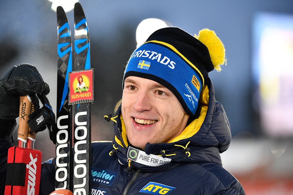 Sebastian Samuelsson gewinnt in Östersund (Bild: Anders Wiklund/TT News Agency/AFP)