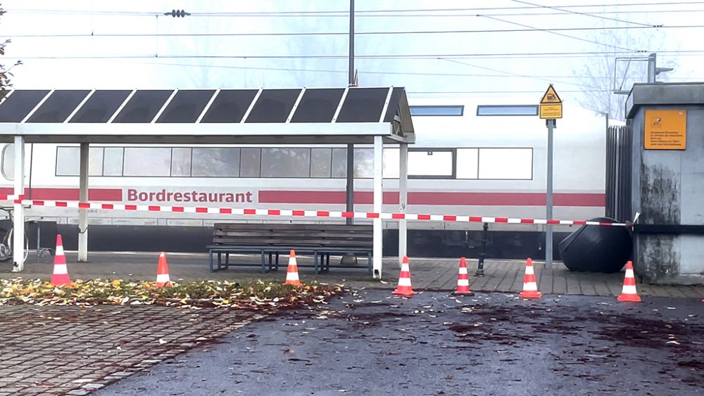 Messerattacke in ICE: Der Zug steht in Seubersdorf in der Oberpfalz (Bild: vifogra/DPA/Belgaworld)