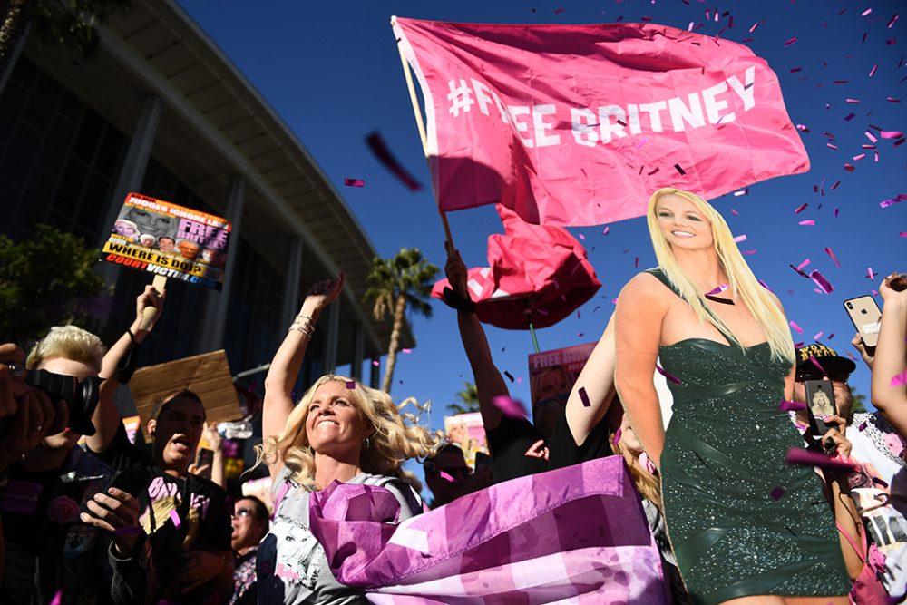 Unterstützer von Britney Spears vor dem Gericht in Los Angeles (Bild: Patrick T. Fallon/AFP)
