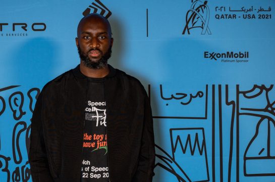 Louis-Vuitton-Designer Virgil Abloh bei einer eigenen Ausstellung in Qatar (Archivbild vom 4. November 2021: Qatar Museums/AFP)