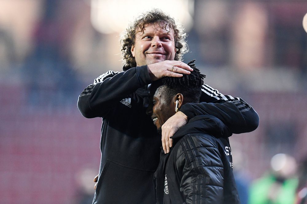 AS-Trainer Stefan Krämer mit AS-Spieler Isaac Nuhu (Bild: Tom Goyvaerts/Belga)