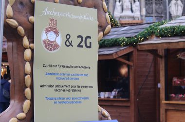 2G-Regelung auf dem Aachener Weihnachtsmarkt (Bild: Andreas Lejeune/BRF)