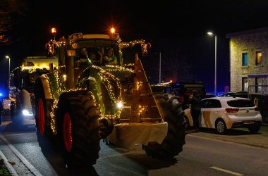 Adventsleuchten der Traktoren 2021 (Bild: Olivier Krickel/BRF)