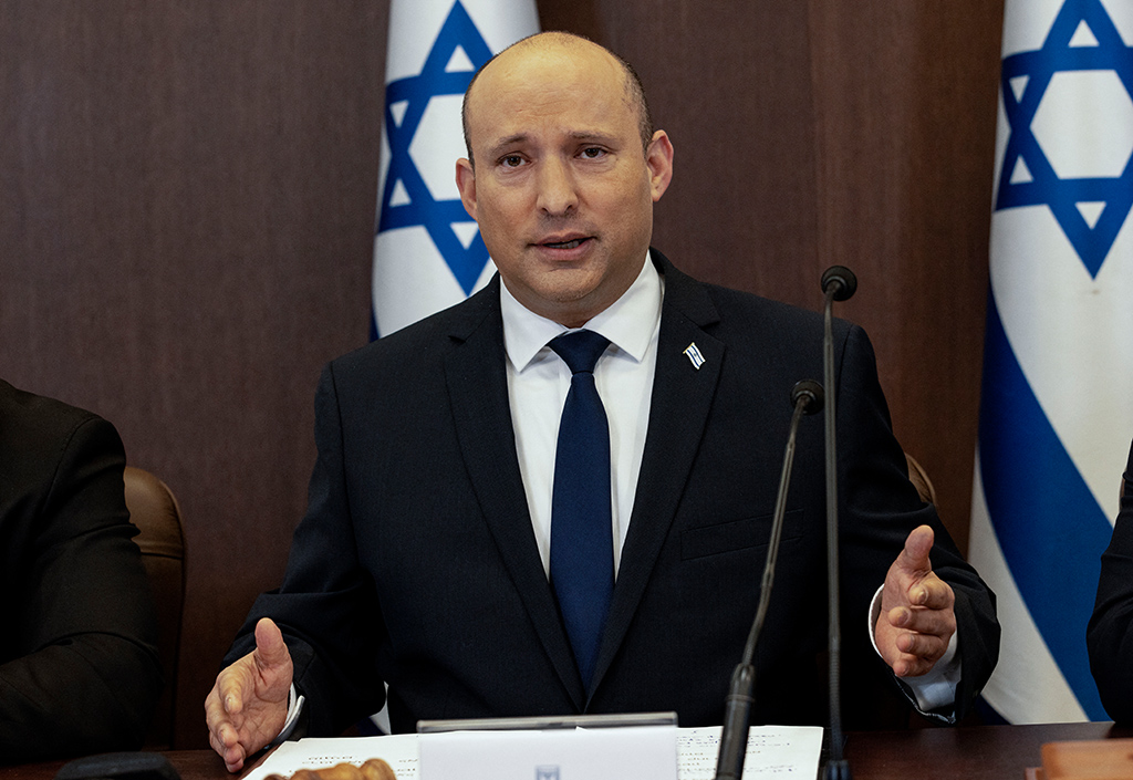 Israels Premier Naftali Bennett bei der Kabinettsitzung am Sonntagvormittag (Bild: Tsafrir Abayov/AFP)
