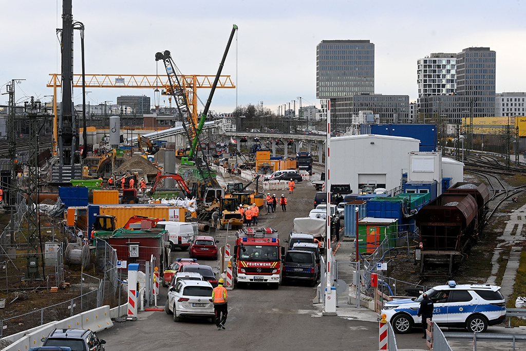 Auf dieser Baustelle ist der Blindgänger explodiert (Bild: Christof Stache/AFP)