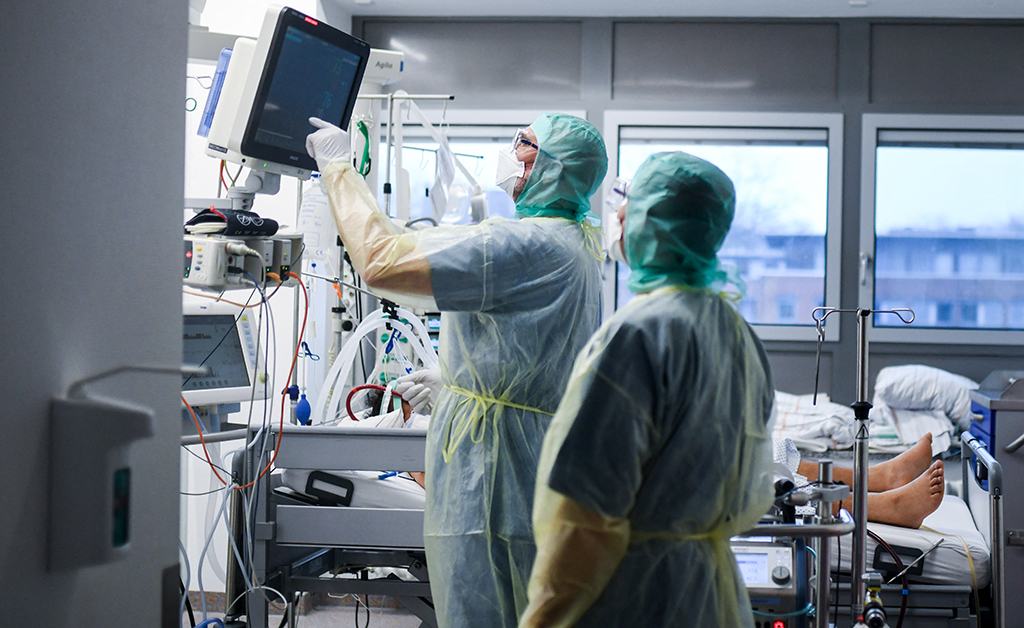Covid-Intensivstation in einem Krankenhaus in Bochum (Bild: Ina Fassbender/AFP)