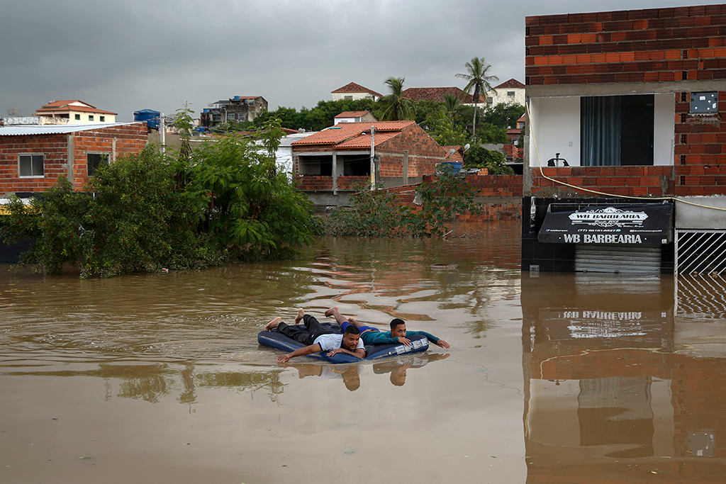 Überschwemmung in Itapetinga im brasilianischen Bundesstaat Bahia (Bild: Manuella Luana/AFP)