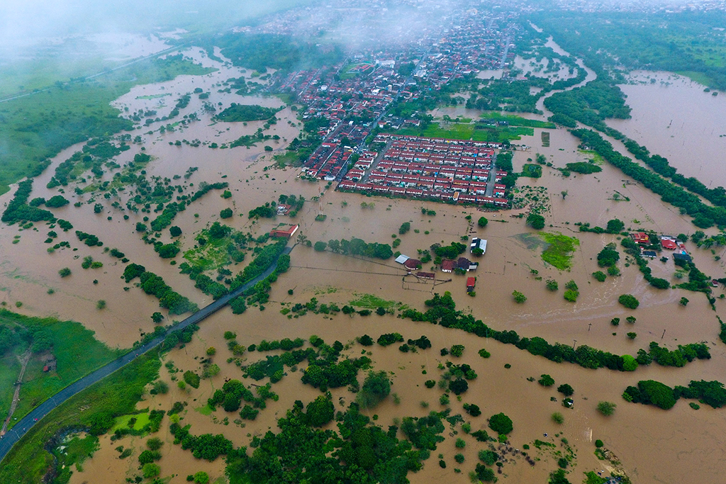 Überschwemmungen in Itapetinga, Bahia, Brasilien