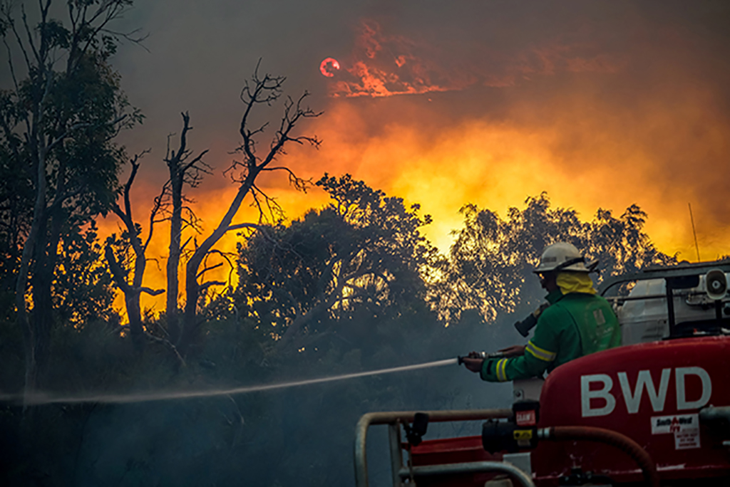 Buschbrand in der Nähe von Margaret River (Bild: Sean Blocksidge/Western Australia department of fire and emergency services/AFP)