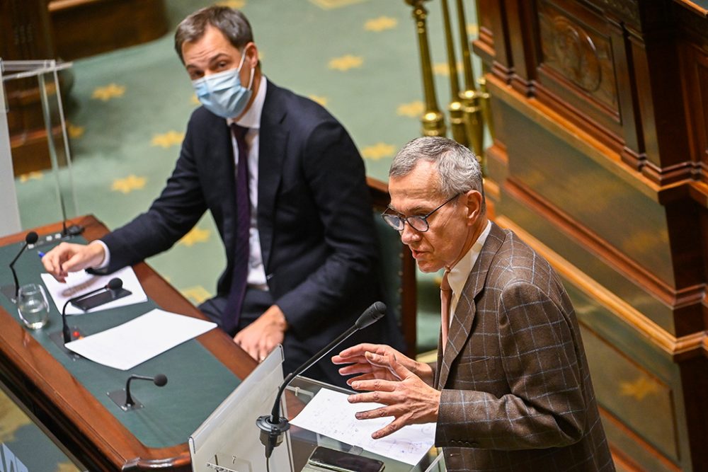 Premierminister De Croo und der föderale Gesundheitsminister Vandenbroucke am Donnerstag in der Kammer (Bild: Laurie Dieffembacq/Belga)