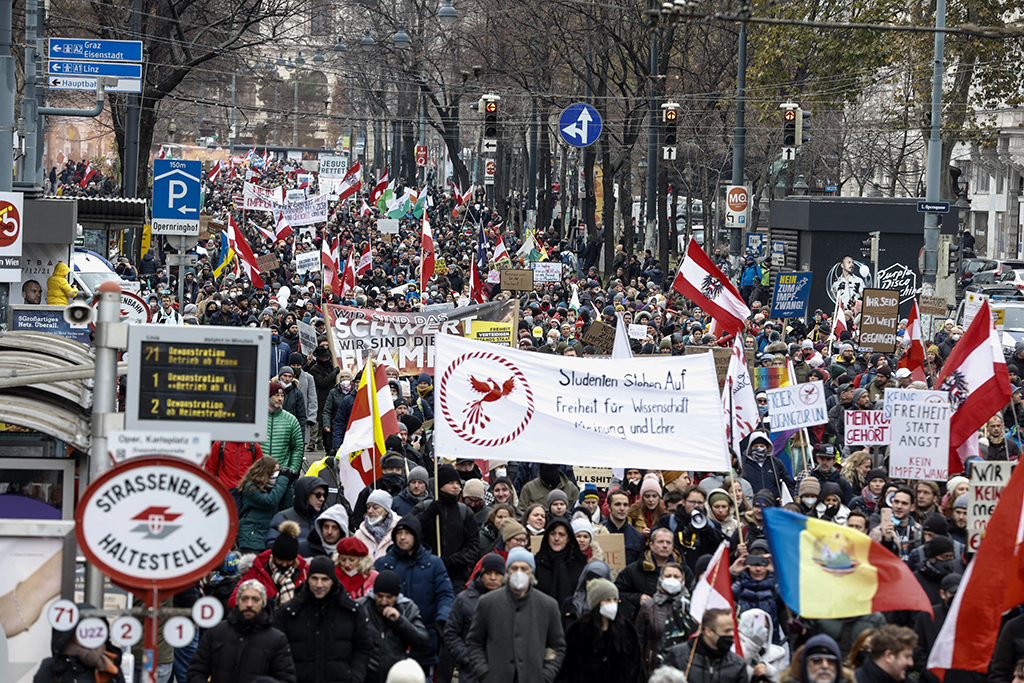 Demo gegen die Corona-Maßnahmen in Wien am 4. Dezember (Bild: Florian Wieser/APA/AFP)