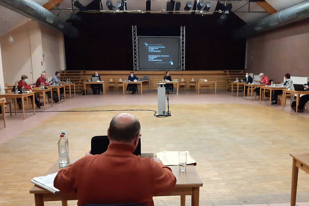 Gemeinderat Kelmis am 20.12.21 (Bild: Manuel Zimmermann/BRF)