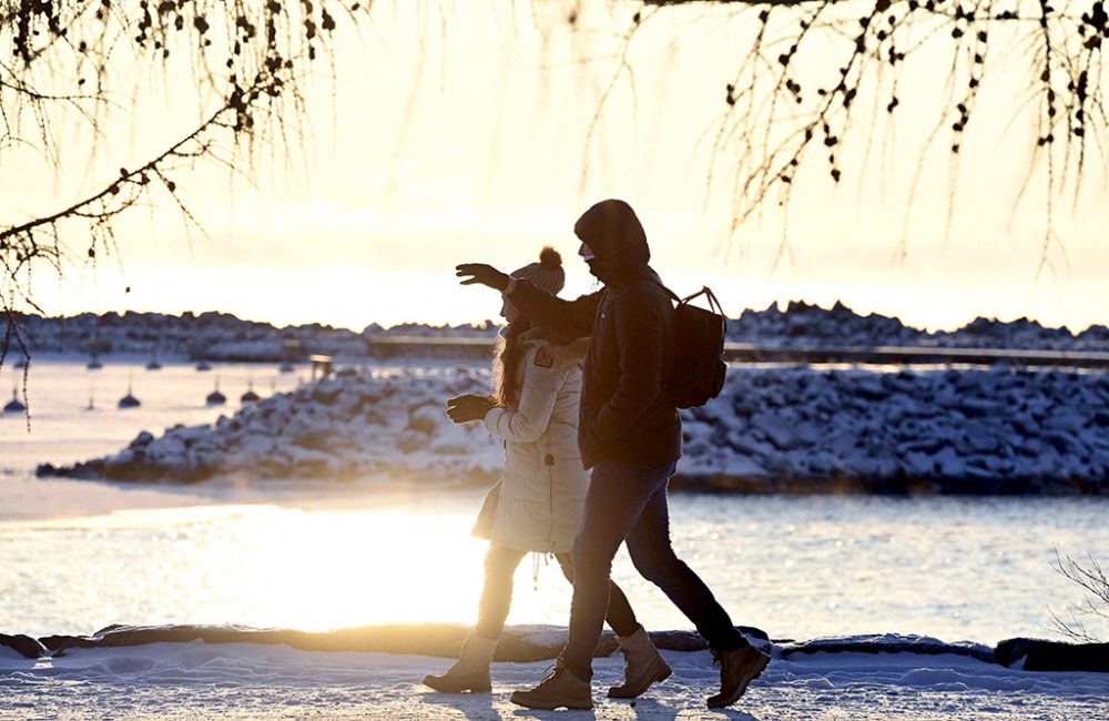 Spaziergänger in Helsinki (Bild: Heikki Saukkomaa/Lehtikuva/AFP)