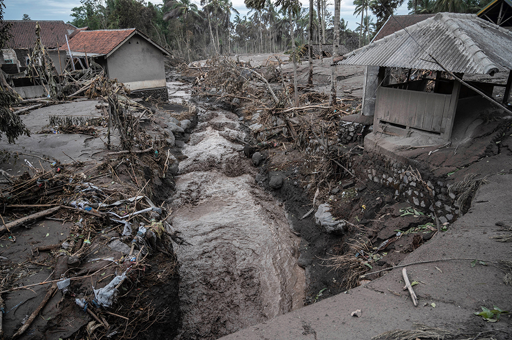 Zerstörungen in dem Dorf Sumber Wuluh auf Java nach dem Vulkanausbruch (Bild: Juni Kriswanto/AFP)