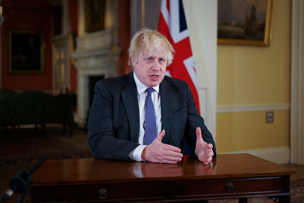 Boris Johnson informiert die Bevölkerung in einer Ansprache über die neuen Corona-Maßnahmen (Bild: Kirsty O'Connor/Pool/AFP)