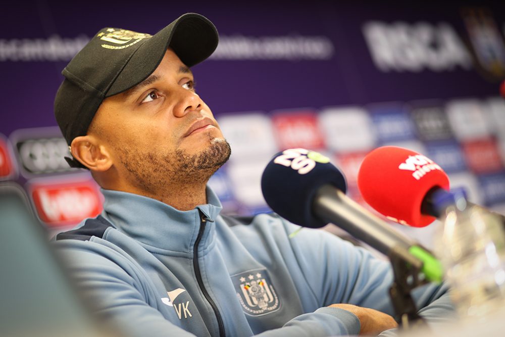 Kompany bezog am Mittwoch Stellung vor der Presse (Bild: Virginie Lefour/Belga)