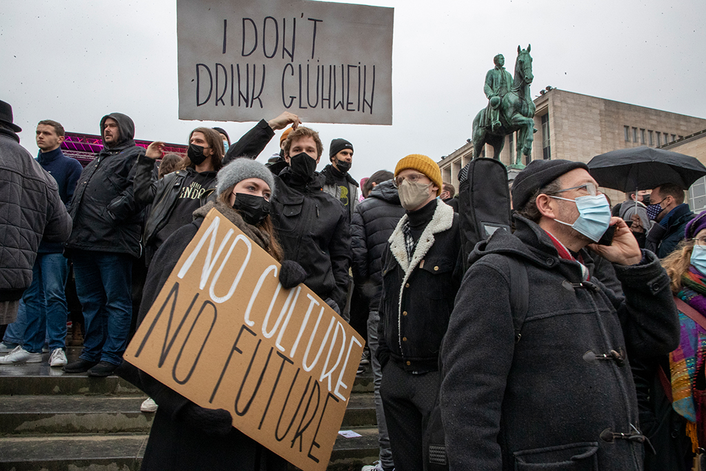 Demonstration gegen die Schließung des Kultursektors in Brüssel am Sonntag (Bild: Nicolas Maeterlinck/Belga)