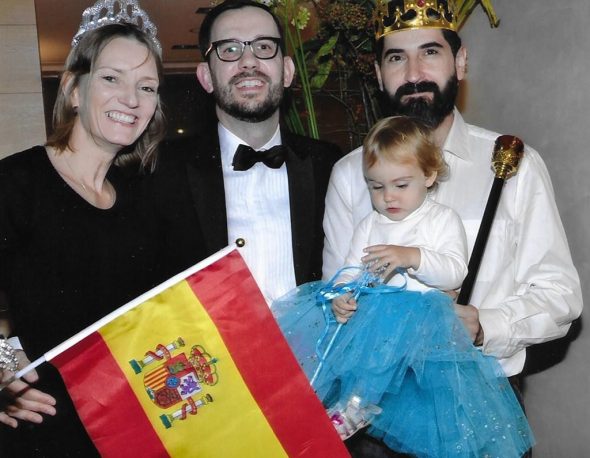 Mareen Ruge mit ihrem Freund Luc und ihrer Familie in Alicante (Bild: privat)
