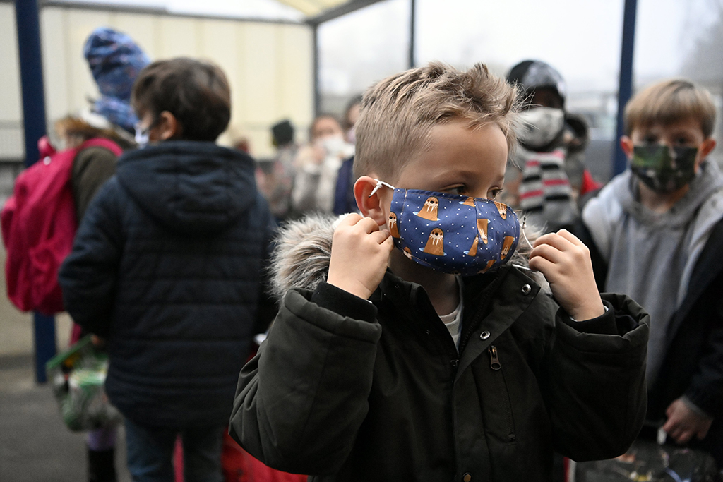 Seit dem 6. Dezember herrscht Maskenpflicht in den Grundschulen - wie in Hélécine (Illustrationsbild: Eric Lalmand./Belga)