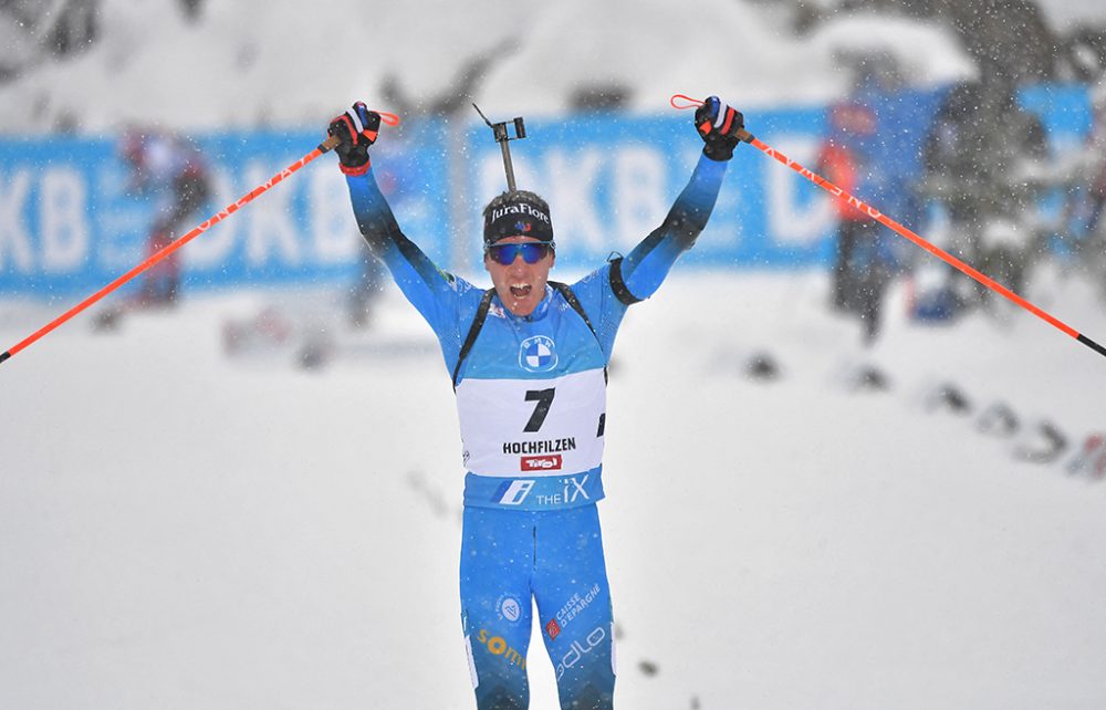 Der Franzose Quentin Fillon Maillet gewinnt das Verfolgungsrennen im Biathlon-Weltcup in Hochfilzen (Bild: Joe Klamar/AFP)