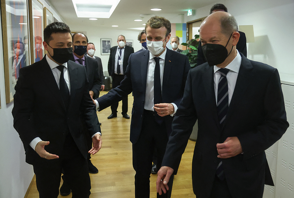 Wolodymyr Selensky, Emmanuel Macron und Olaf Scholz in Brüssel