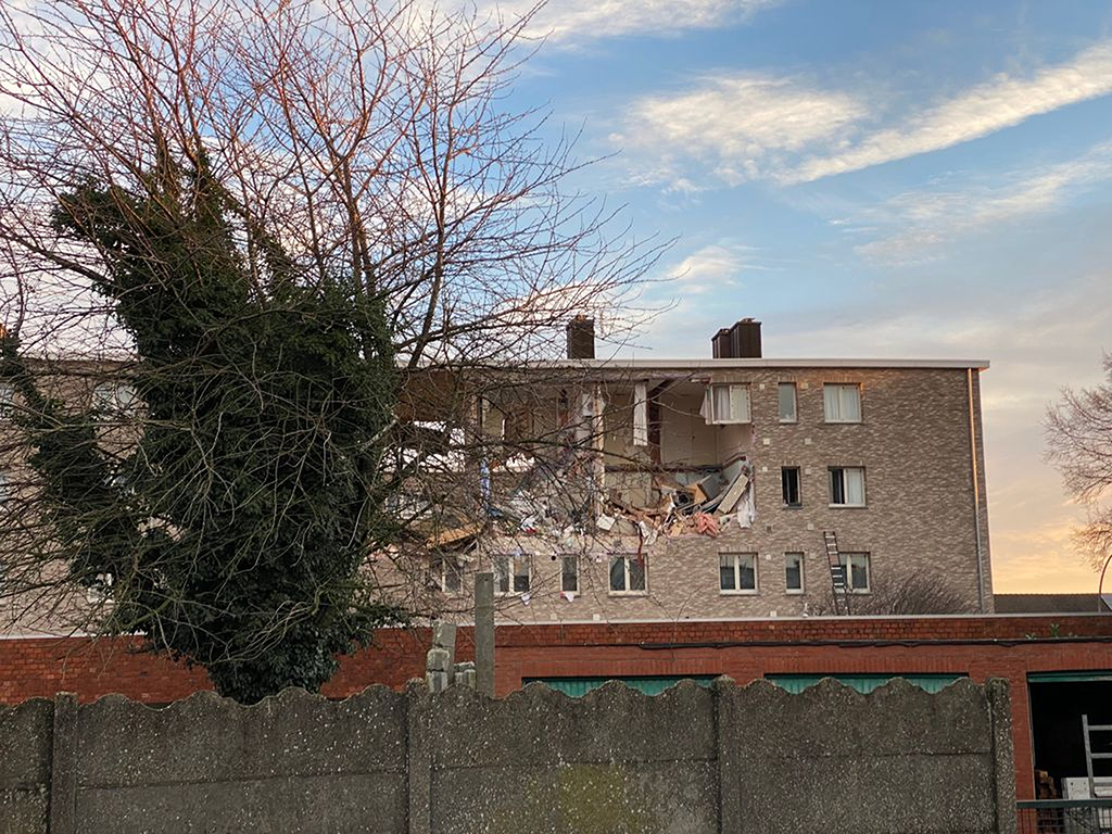 Mehrfamilienhaus in Turnhout nach Explosion eingestürzt (Bild: Stringer/Belga)